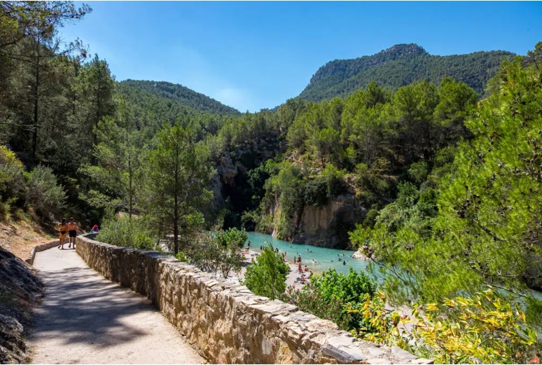Ruta en moto por Valencia entre montaña, cultura y esencia mediterránea